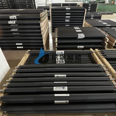 Jumlah Besar Rol Karet Mesin Percetakan Berkualitas Tinggi di Pabrik Fisik